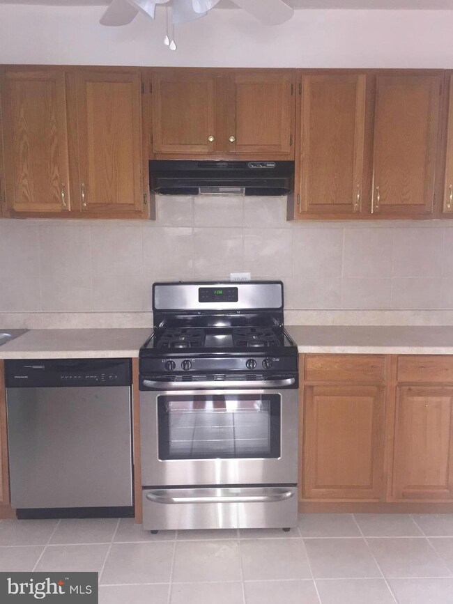 4105 Fairview Ave, Baltimore, MD 21216 - photo 5