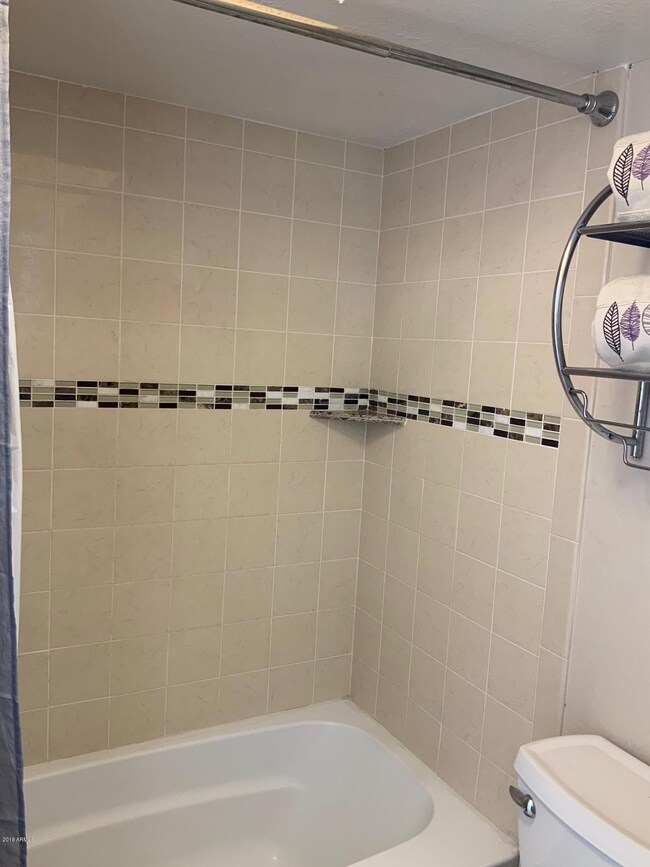 Creative tilework in tub:shower