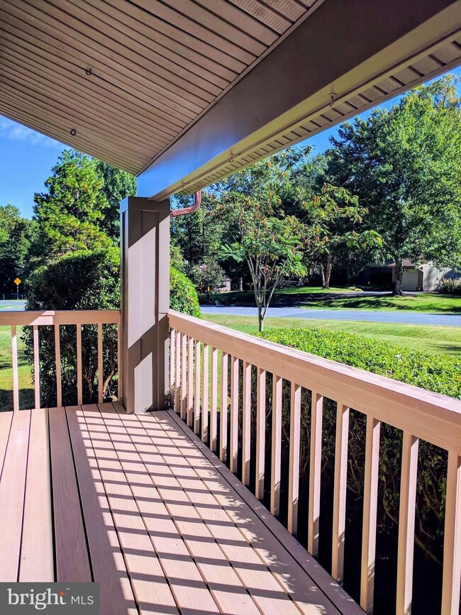 14708 Pebble Hill Ln, North Potomac, MD 20878 - photo 2