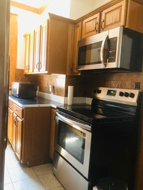 68 Newhall St unit 2, Lynn, MA 01902 - photo 4