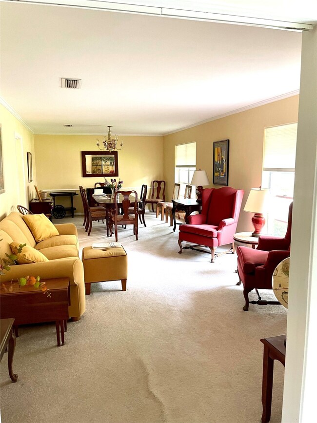 10026 Candlewood Dr, Houston, TX 77042 - photo 5