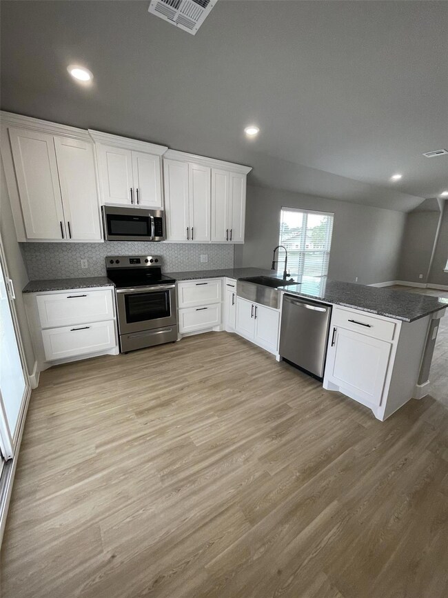 626 W Florence St, Denison, TX 75020 - photo 5