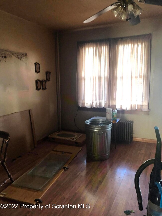 1515 Swetland St, Scranton, PA 18504 - photo 3