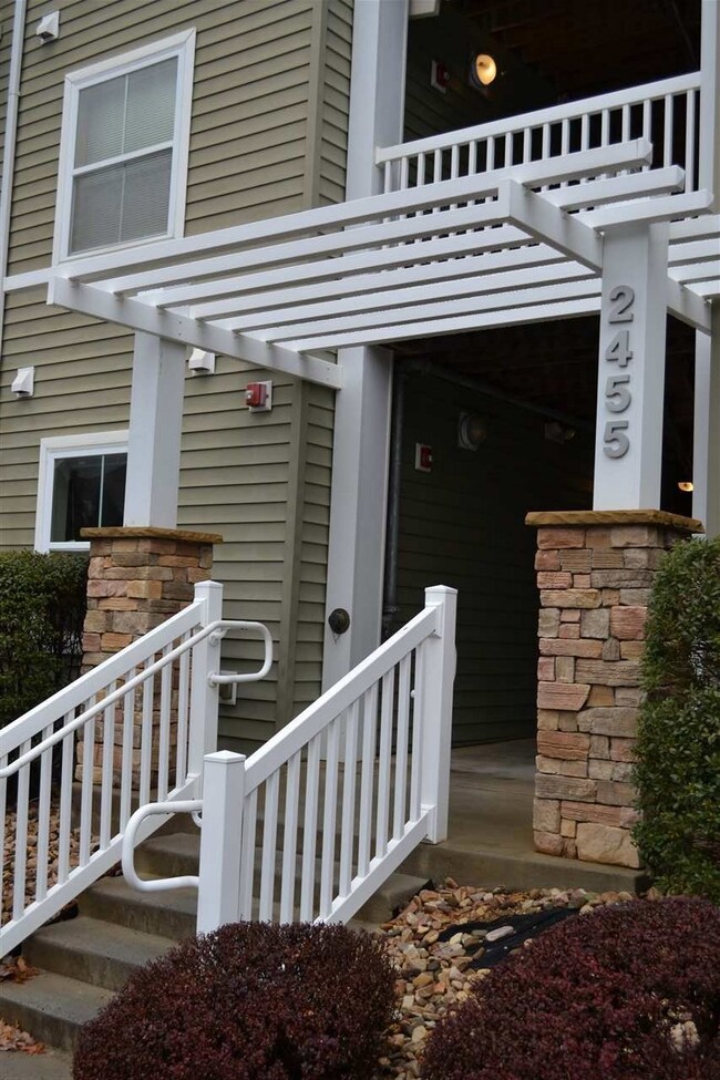 2455 Campus View Cir unit 201, Harrisonburg, VA 22801 - photo 3