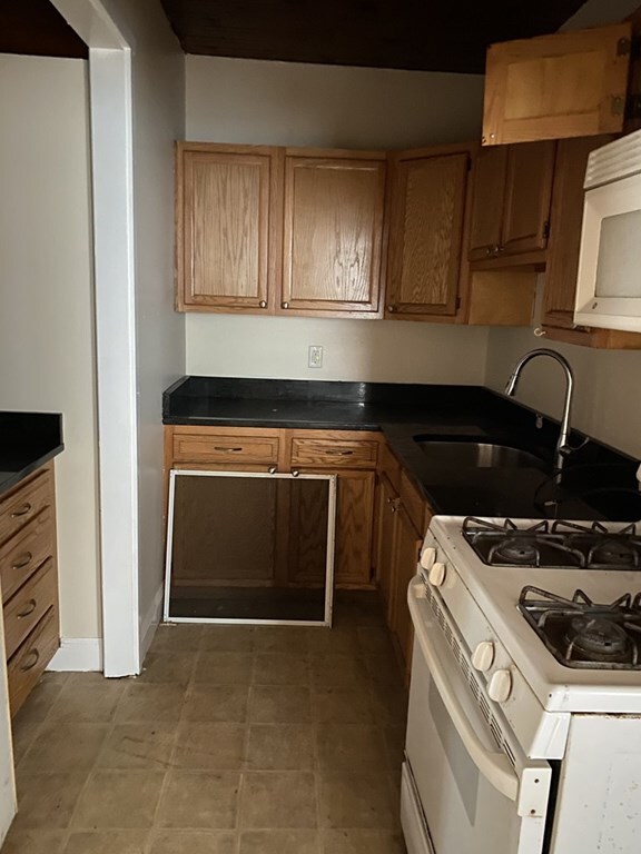 77 Tremont St unit 1S, Fall River, MA 02720 - photo 4