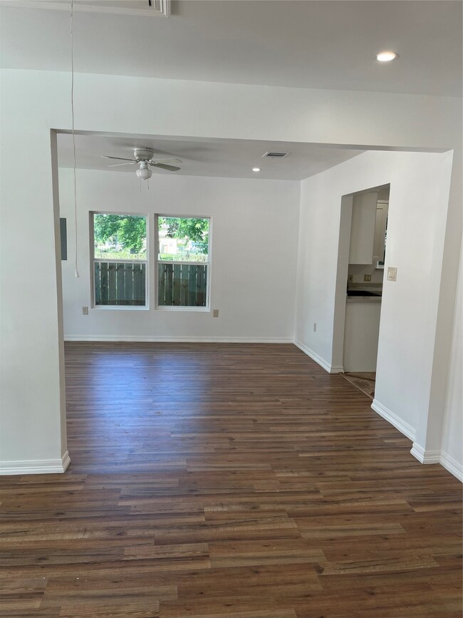 1820 Eubanks St, Houston, TX 77093 - photo 2