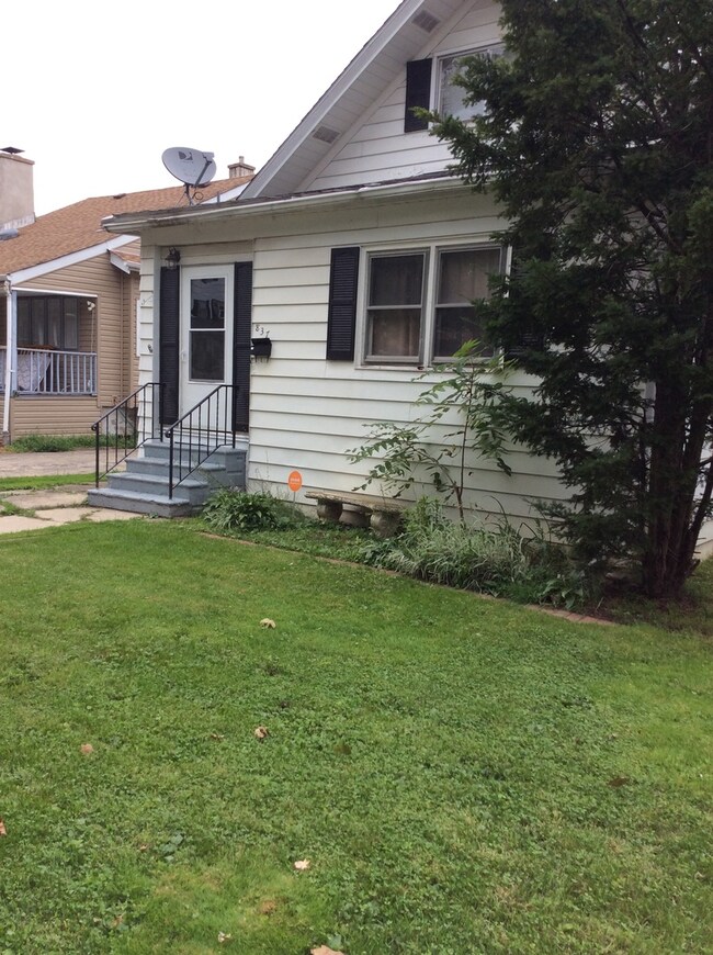 837 Hickory St, Waukegan, IL 60085 - photo 2