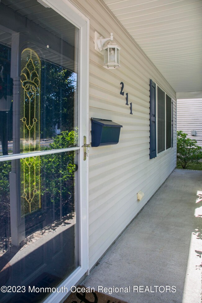 FRONT WALKWAY