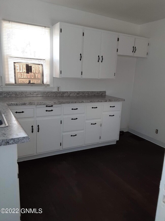 219 4th Ave W, Turtle Lake, ND 58575 - photo 5