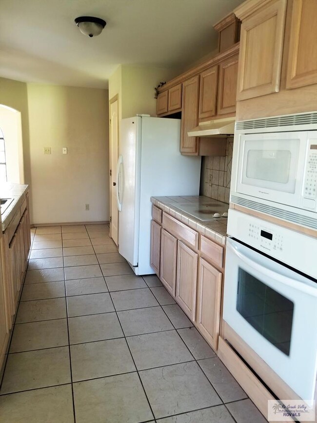 1900 N Waterwillow, Weslaco, TX 78596 - photo 6