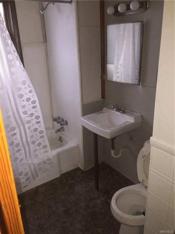 1st floor Bathroom