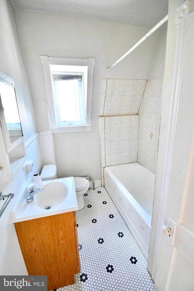 5231 Laurens St unit 3, Philadelphia, PA 19144 - photo 4