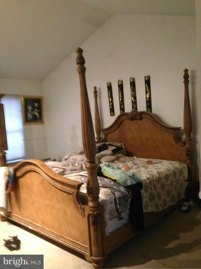 5712 Silk Tree Dr, Riverdale, MD 20737 - photo 2