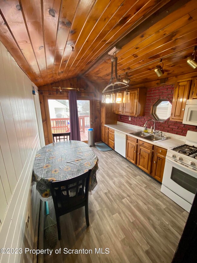 1107 Snyder Ave, Scranton, PA 18504 - photo 7