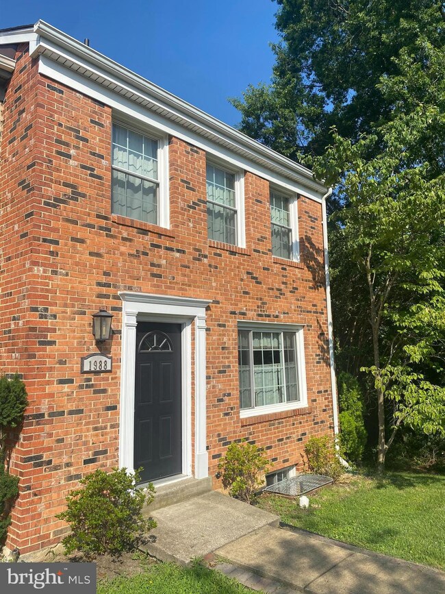 1988 Mayflower Dr, Woodbridge, VA 22192 - photo 2