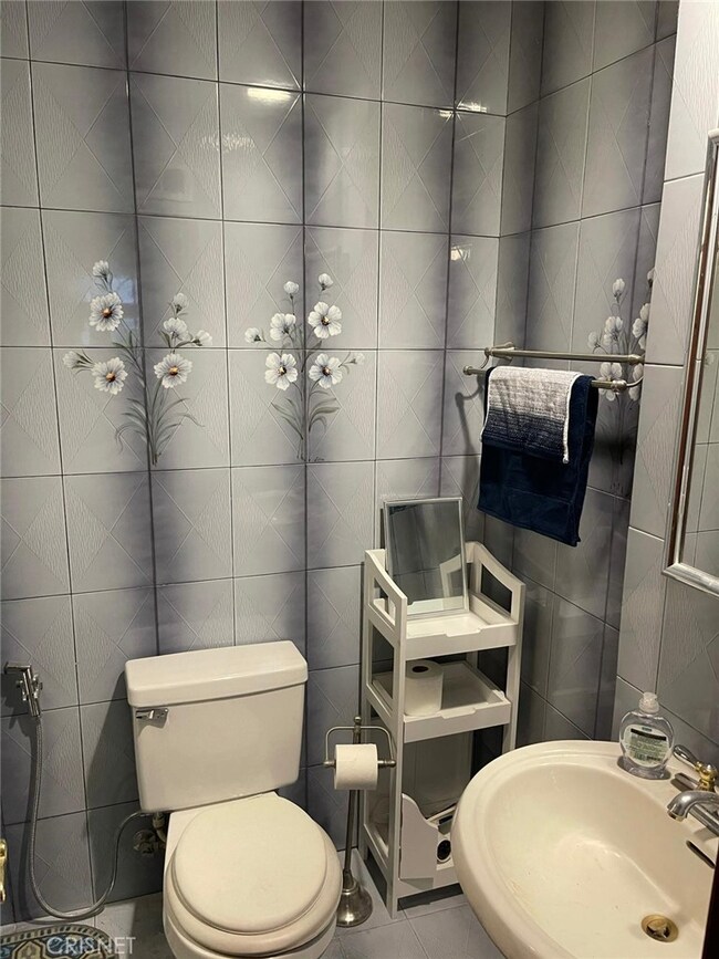 22668 Macfarlane Dr, Woodland Hills, CA 91364 - photo 7