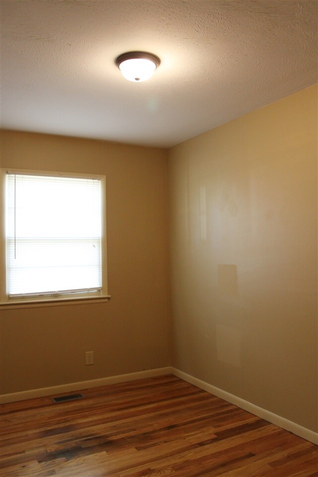 4038 SE Mercier St, Topeka, KS 66609 - photo 4