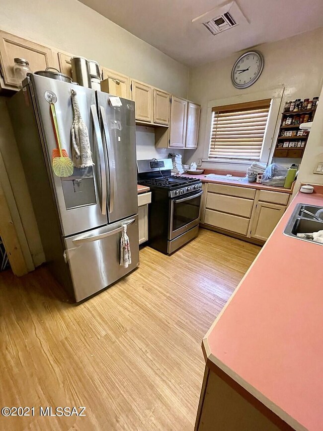 825 N 3rd Ave Kitchen