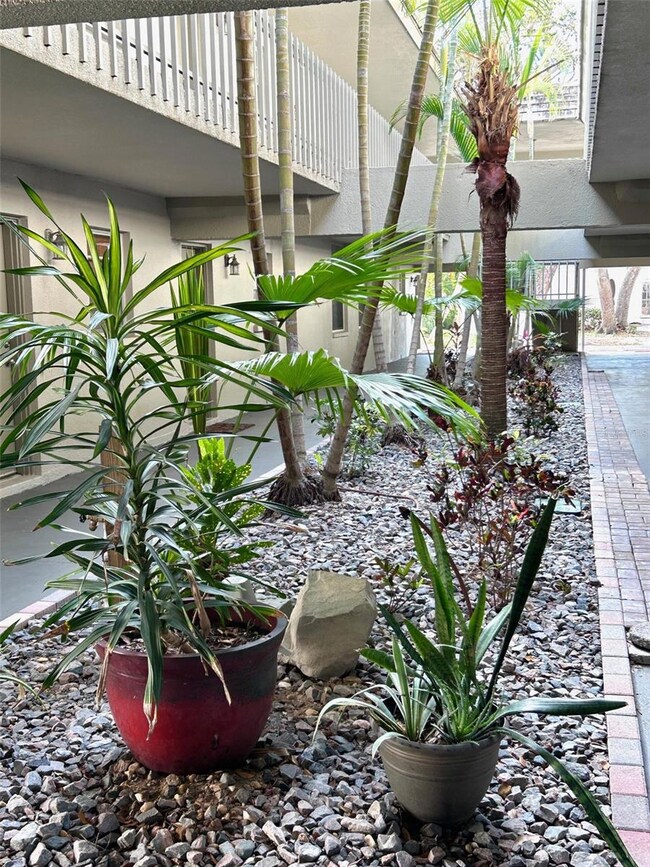 3360 S Osprey Ave unit 210B, Sarasota, FL 34239 - photo 3