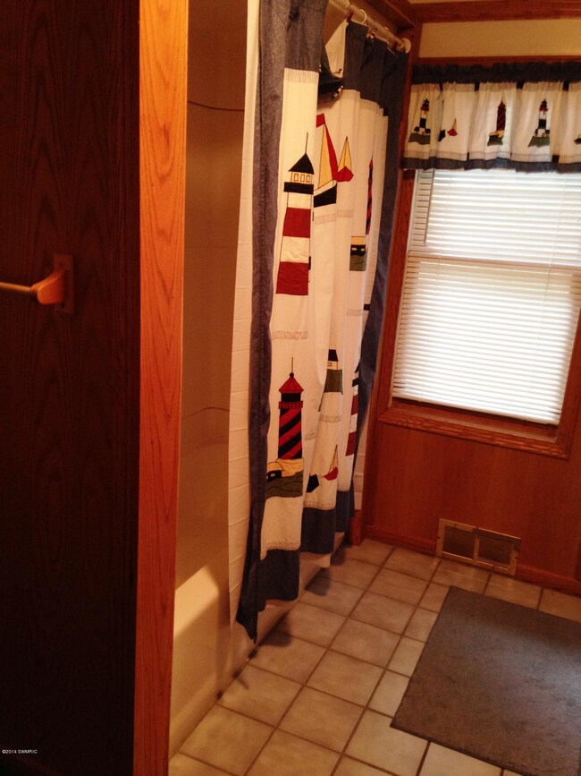 52427 Sheridan Rd, Paw Paw, MI 49079 - photo 2