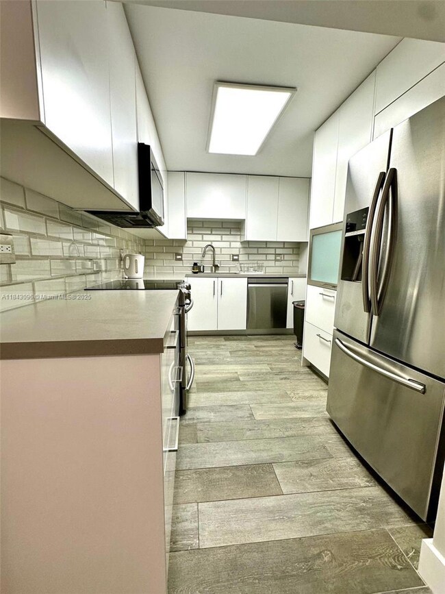 Maison Grande unit 623, Miami Beach, FL 33140 - photo 2