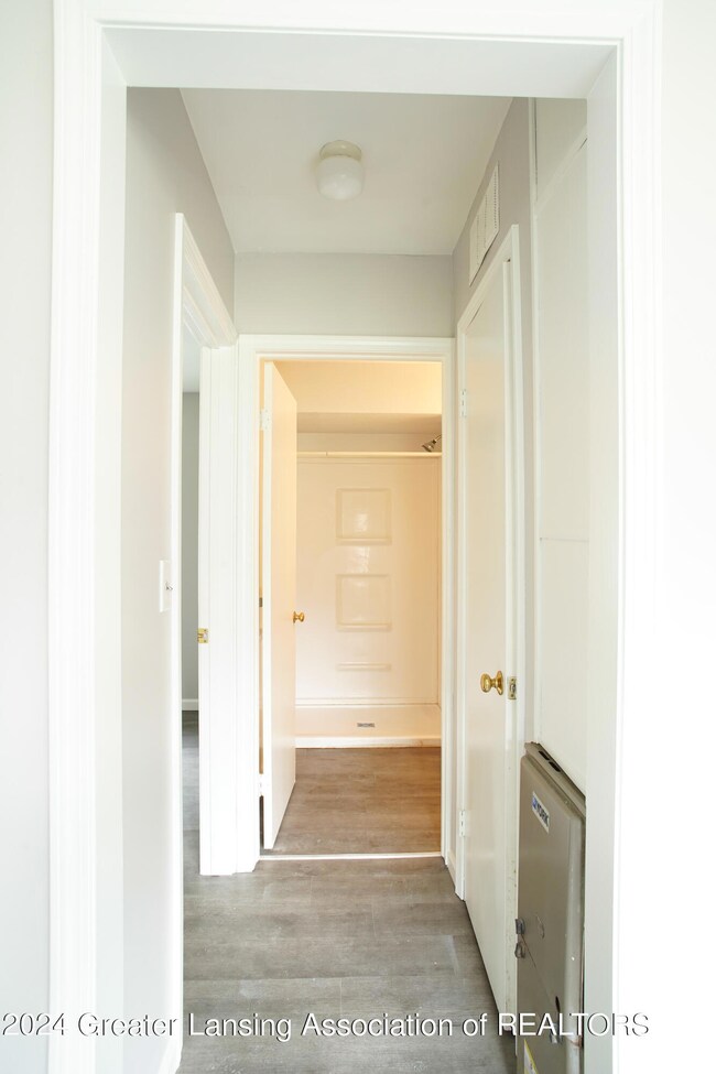 240 West Isham-4
