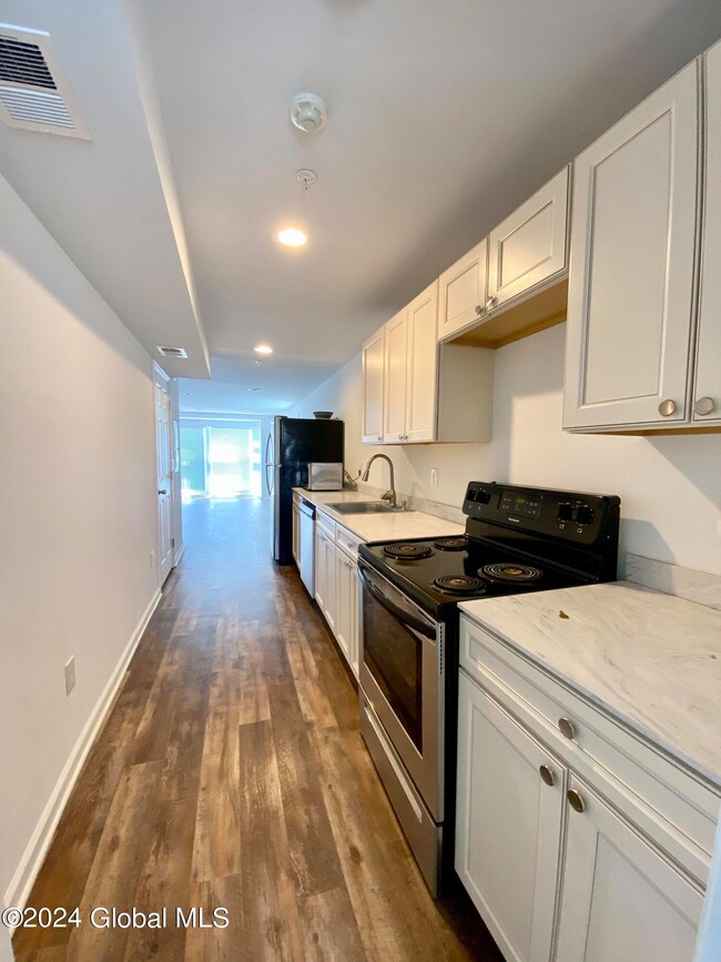 402 Broadway unit 3, Albany, NY 12207 - photo 5