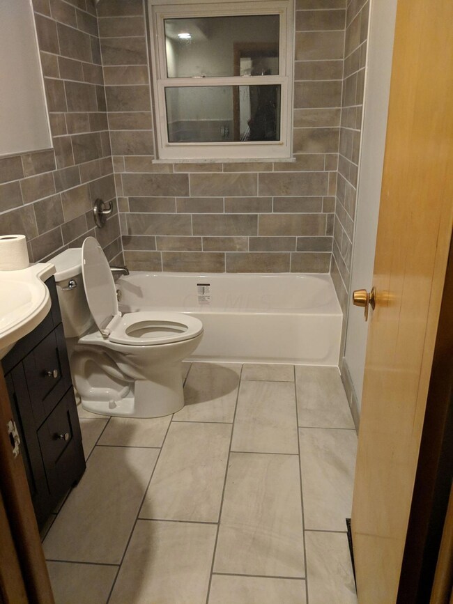 1139 Mccarley Dr W unit 141, Columbus, OH 43228 - photo 5