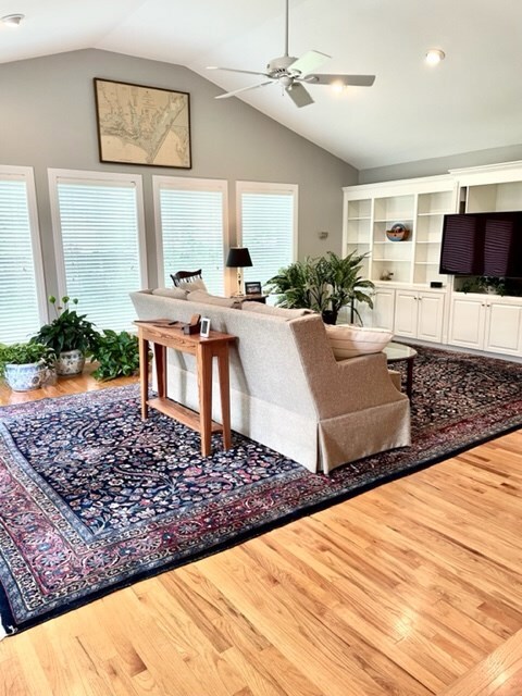 Natural Light and Built in shelving
