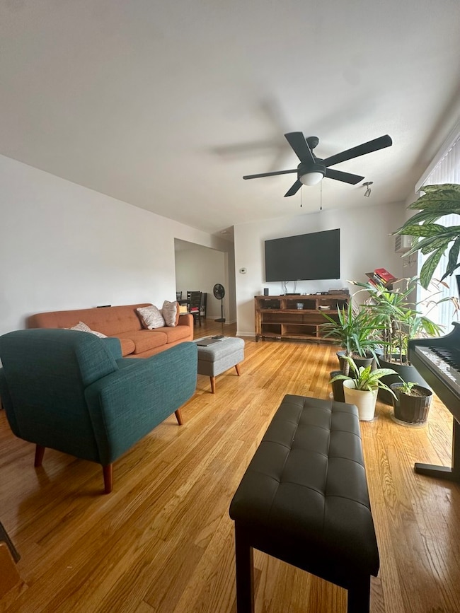 1727 W Touhy Ave unit 5, Chicago, IL 60626 - photo 2