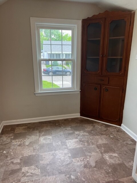 1325 W 13th St, Anderson, IN 46016 - photo 5