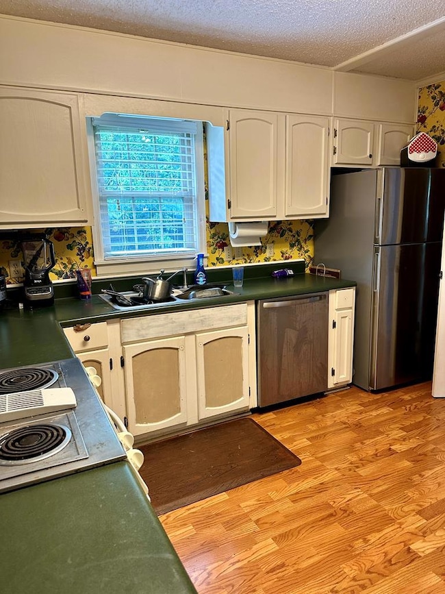 806 S Forrest Ave, Adel, GA 31620 - photo 5