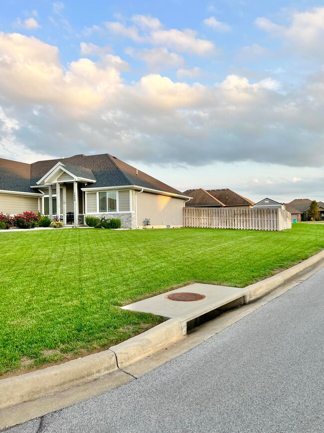 1660 E Pea Ridge Dr, Republic, MO 65738 - photo 5