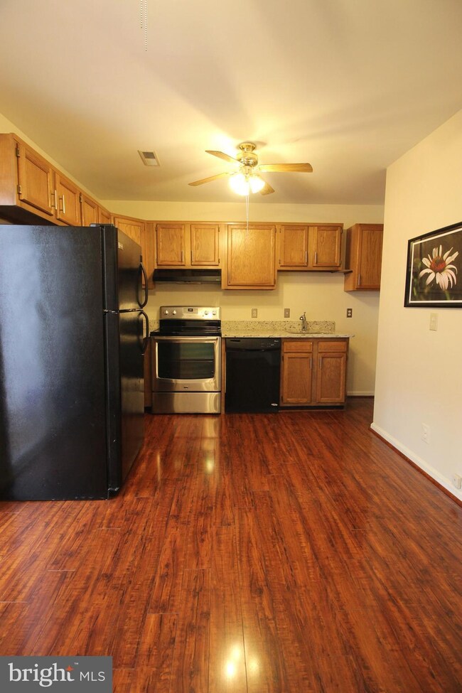 407 Powhatan Ct, Stafford, VA 22556 - photo 6