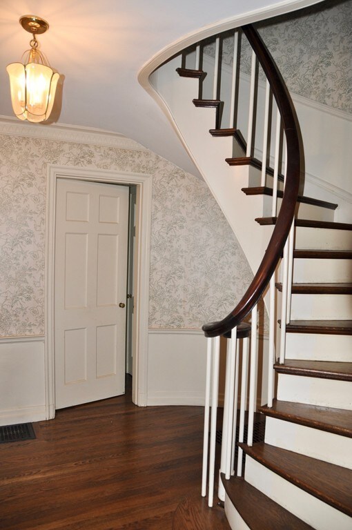 4 Gray Gardens W unit 4, Cambridge, MA 02138 - photo 2