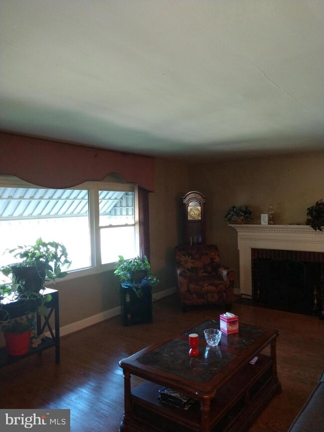 2713 Fairlawn St, Temple Hills, MD 20748 - photo 2