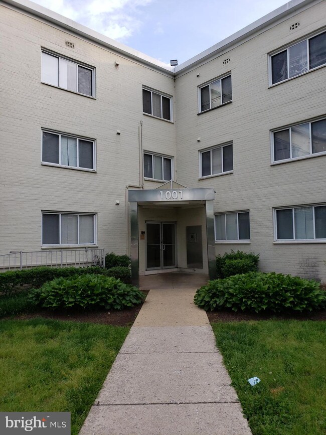 1001 Chillum Rd unit 219, Hyattsville, MD 20782 - photo 4