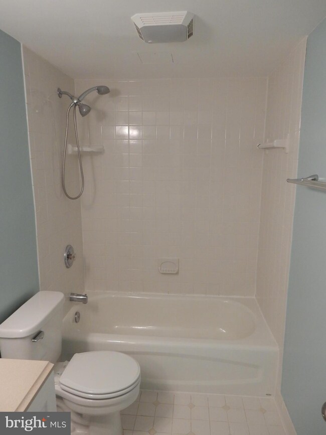 11821 Breton Ct unit 2B, Reston, VA 20191 - photo 4