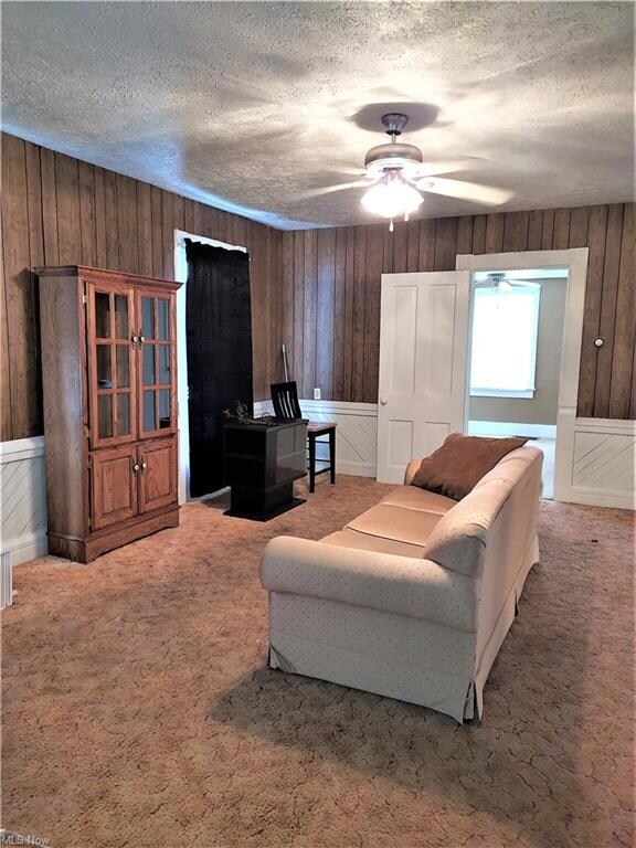 Spacious living room