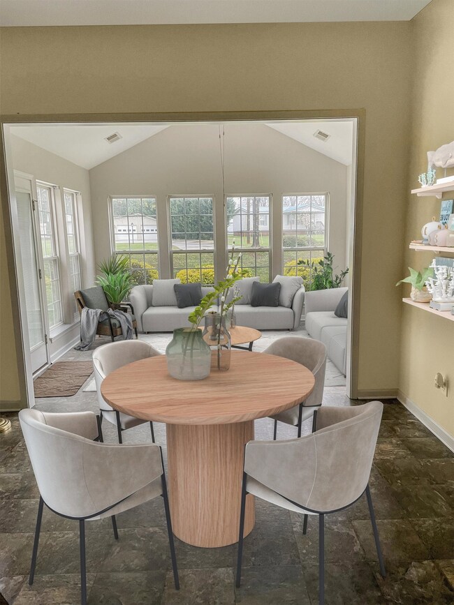 Eat-in Kitchen