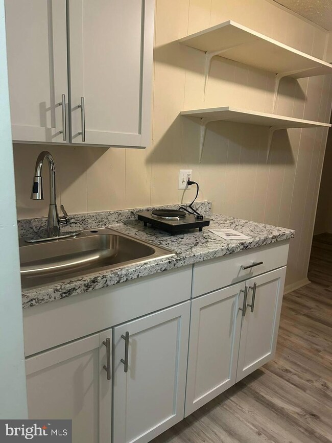 8306 Windfall Rd, Springfield, VA 22153 - photo 5