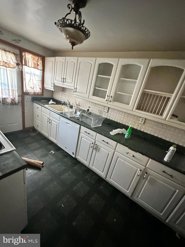 950 Foxridge Ln, Essex, MD 21221 - photo 2