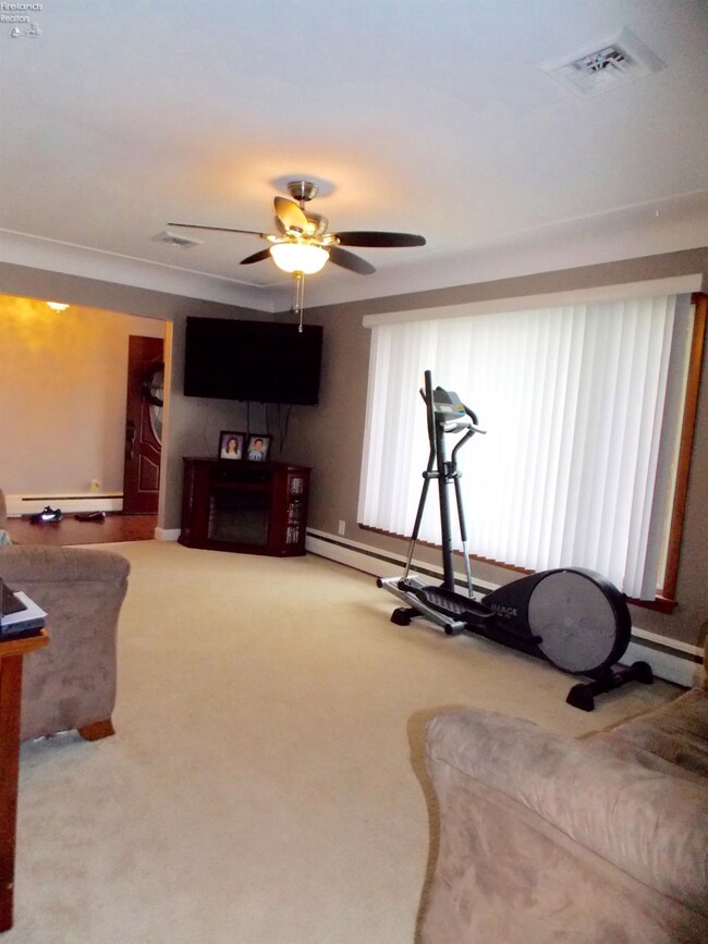 721 Erie St, Woodville, OH 43469 - photo 5