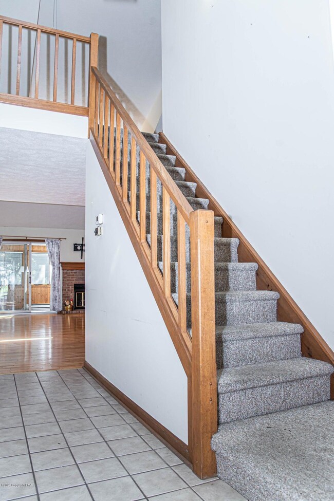 102 Duck Hollow Cir, Stroudsburg, PA 18360 - photo 5