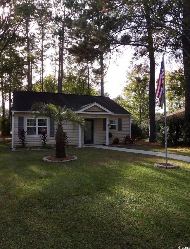 Ranch-style house featuring a front yard