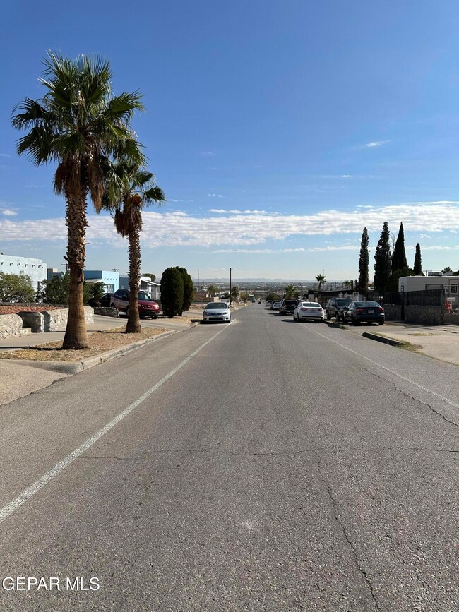 3704 Taylor Ave, El Paso, TX 79930 - photo 2