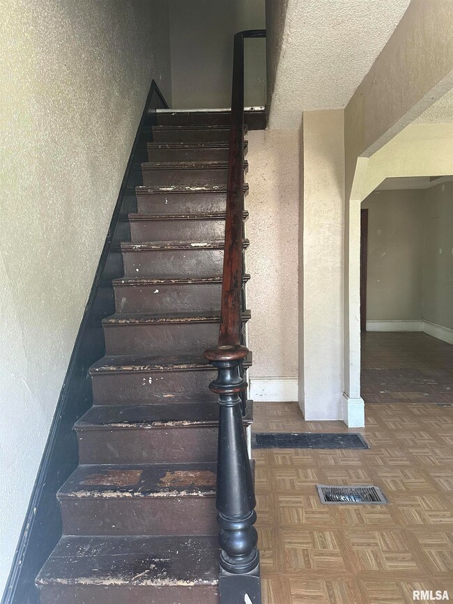 1115 E 14th St, Davenport, IA 52803 - photo 3