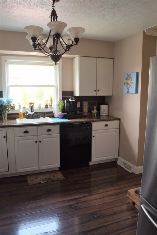 Beautiful bright kitchen. (This fridge does not st