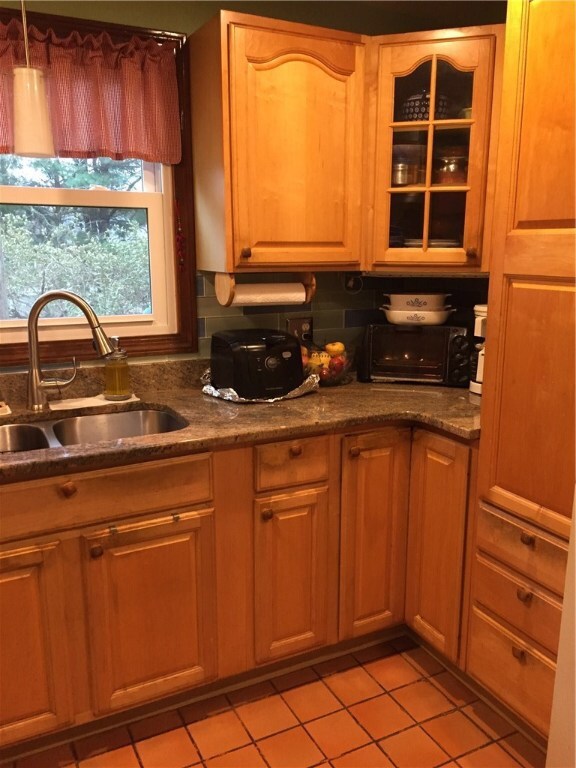 162 Greenwood Dr, Wakefield, RI 02879 - photo 4