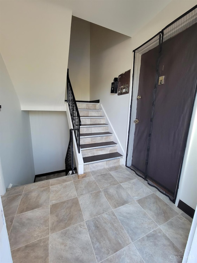 6605 Hasler Ln, Cincinnati, OH 45216 - photo 3